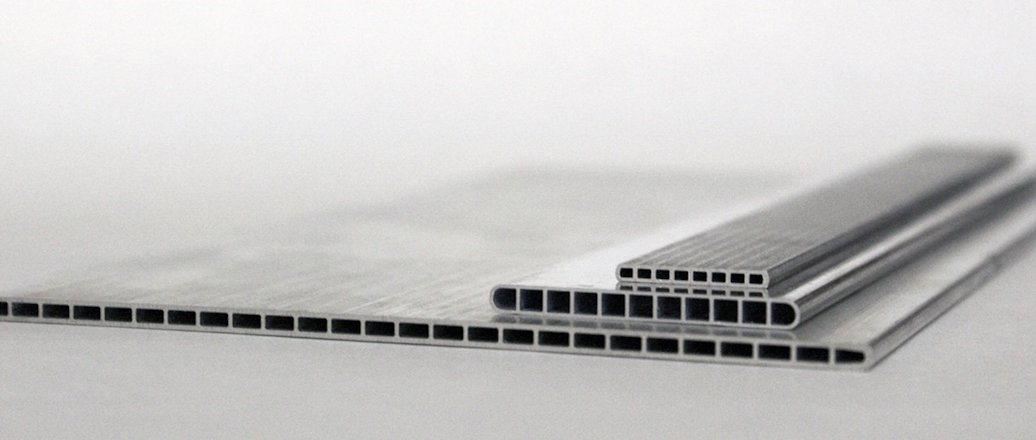 Wide aluminium multi-port extrusions
