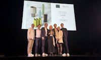 Hydro received the EDIDA award at Milan Design Week. From left: Lars Beller Fjetland (Designer og Art Director), Nicolay Schweigaard (Hydro), Marijn Rietveld (Hydro), Erika Ahlqvist (Hydro), Herman Kristoffer Skjølsvik (Hydro), representative from ELLE Decoration and Asle Forsbak (Hydro).