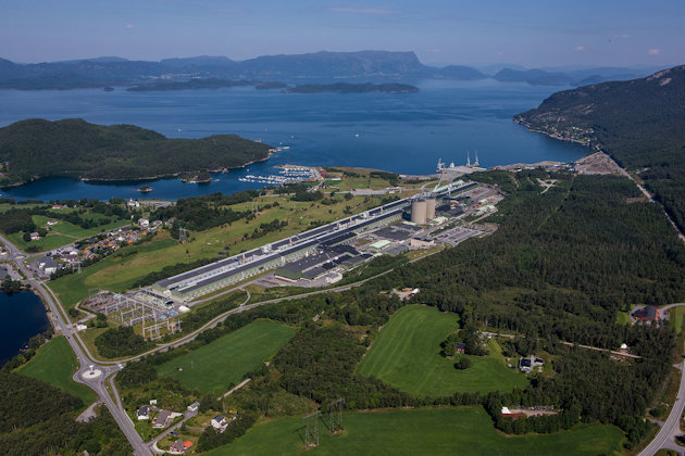 Hydros smelteverk på Husnes sett fra luften.