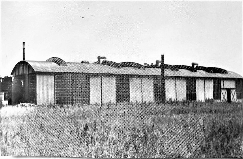 a building with a curved roof