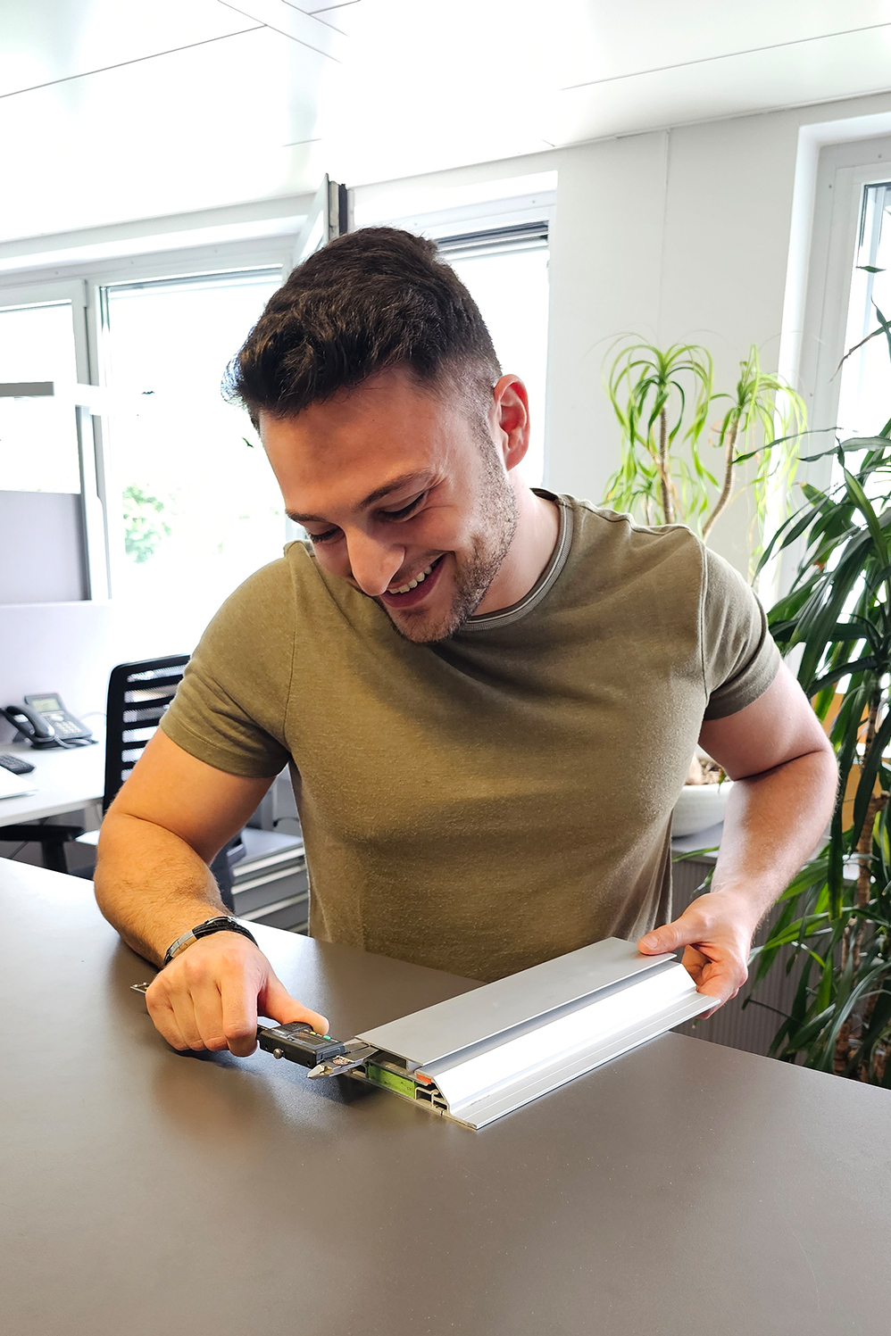 Oghuzan Uyanik, Anwendungstechniker 